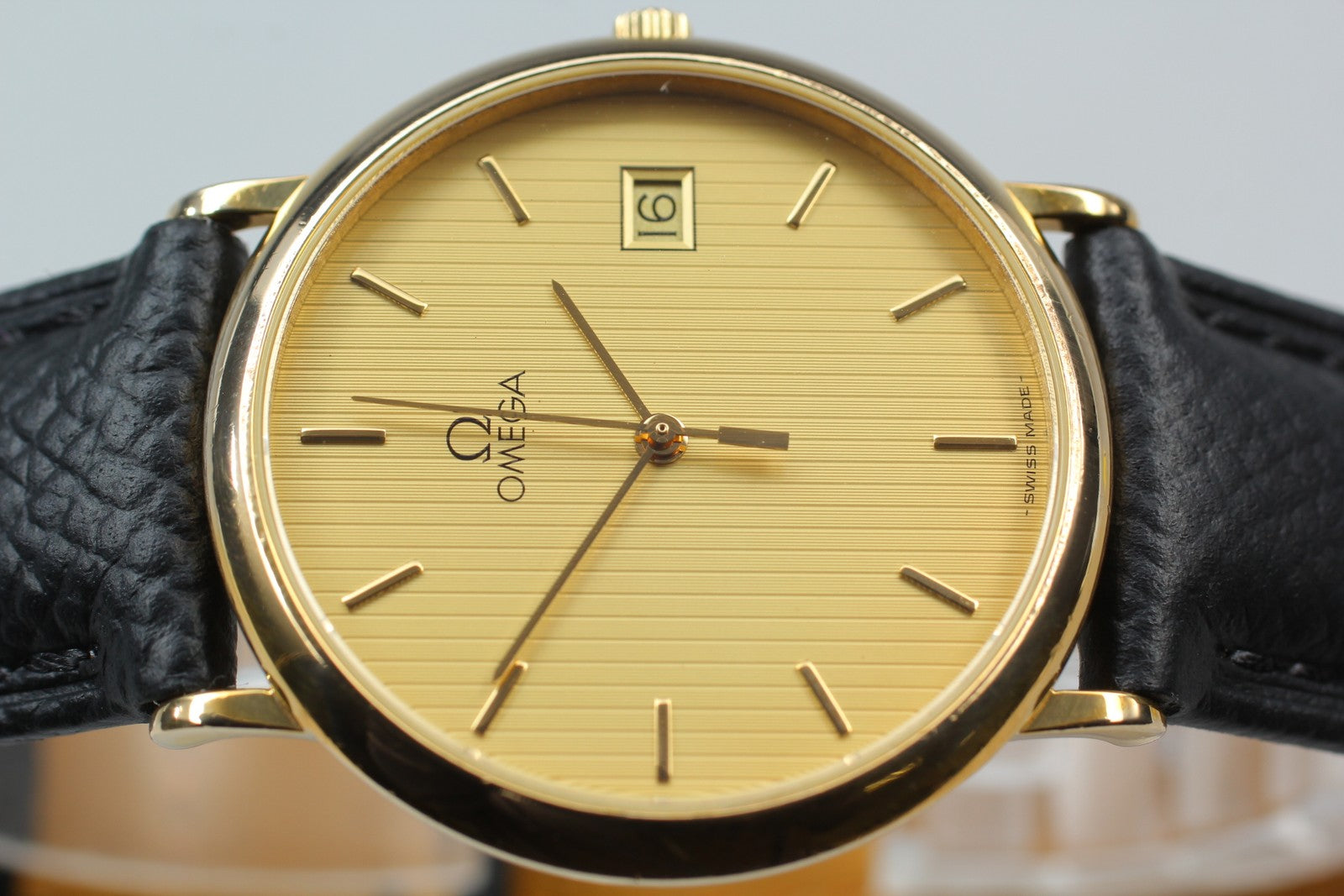 Vintage OMEGA De Ville 196.0312.1 Cal.1430 Gold Black 32mm Quartz Men's Watch
