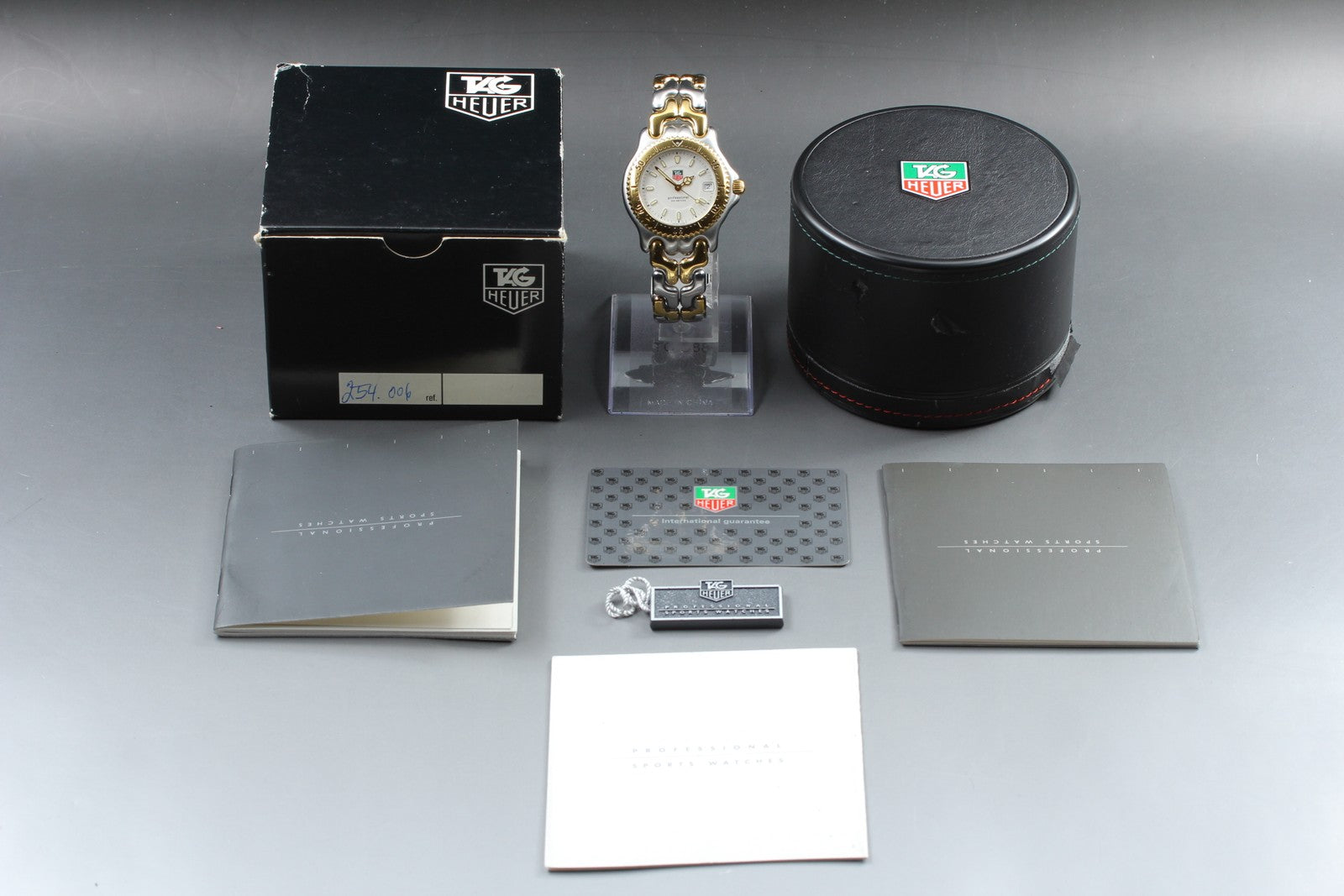 TAG HEUER Professional WG1122-0 Quartz White Dial Date Men's Watch 37mm JAPAN