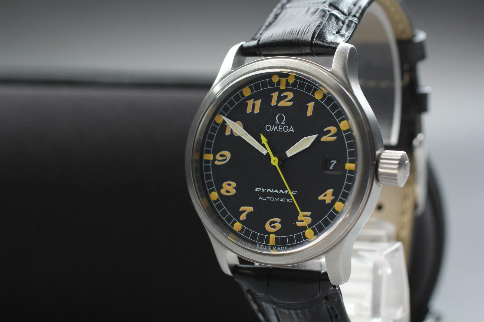 Vintage OMEGA Dynamic 5200.5 Automatic Black Date Men's Watch 36mm JAPAN