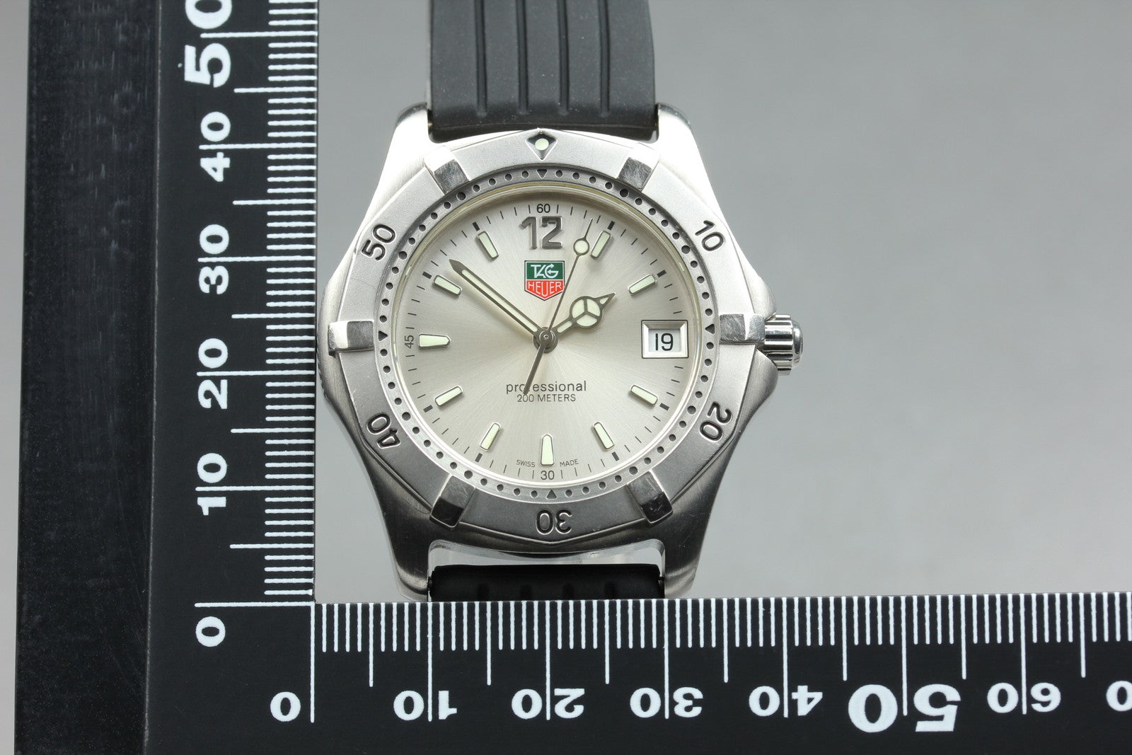 New Batt Vintage TAG HEUER Professional WK1112-1 Quartz Men's Watch 39mm JAPAN