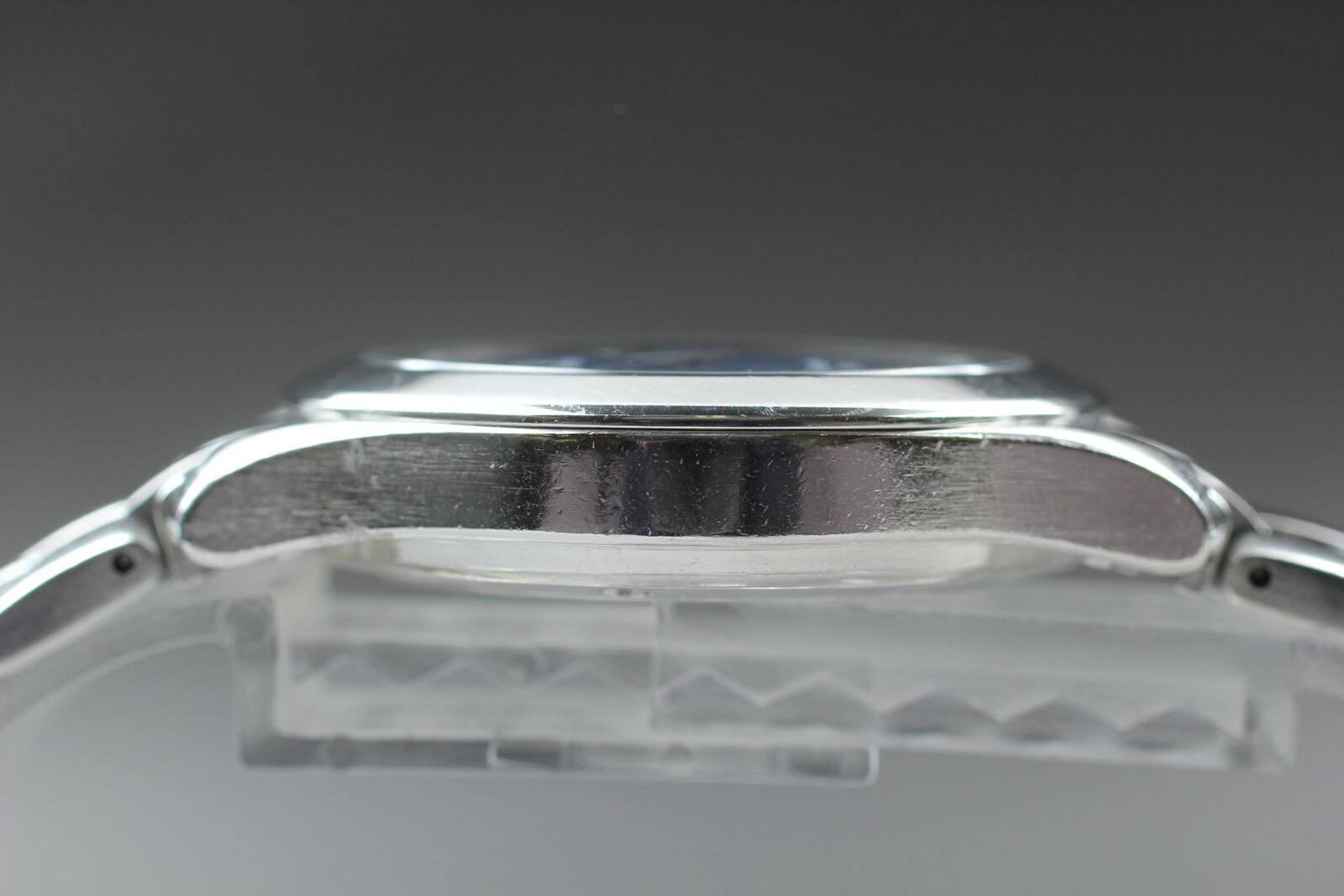 5680300