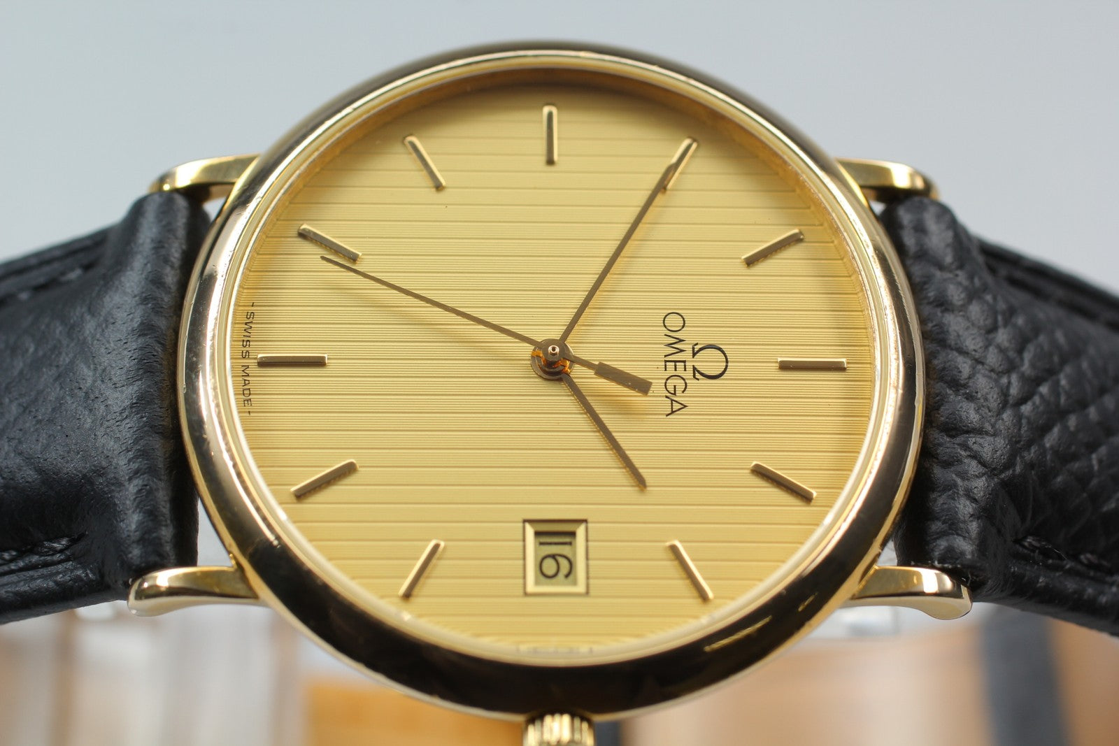 Vintage OMEGA De Ville 196.0312.1 Cal.1430 Gold Black 32mm Quartz Men's Watch