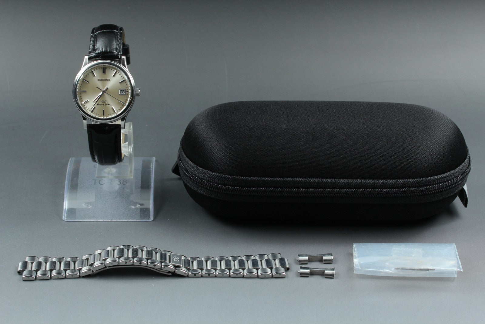 New Batt Vintage SEIKO Grand Seiko 9587-7010 Quartz Silver Men's Watch 34mm JP