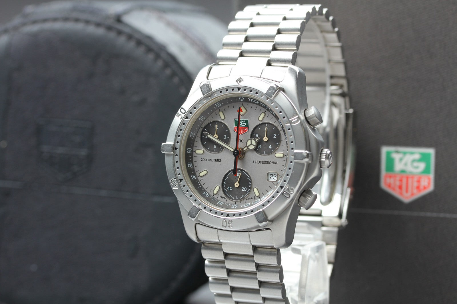 Vintage TAG HEUER Professional CE1111 Quartz Gray Men's Watch 40mm JAPAN Box