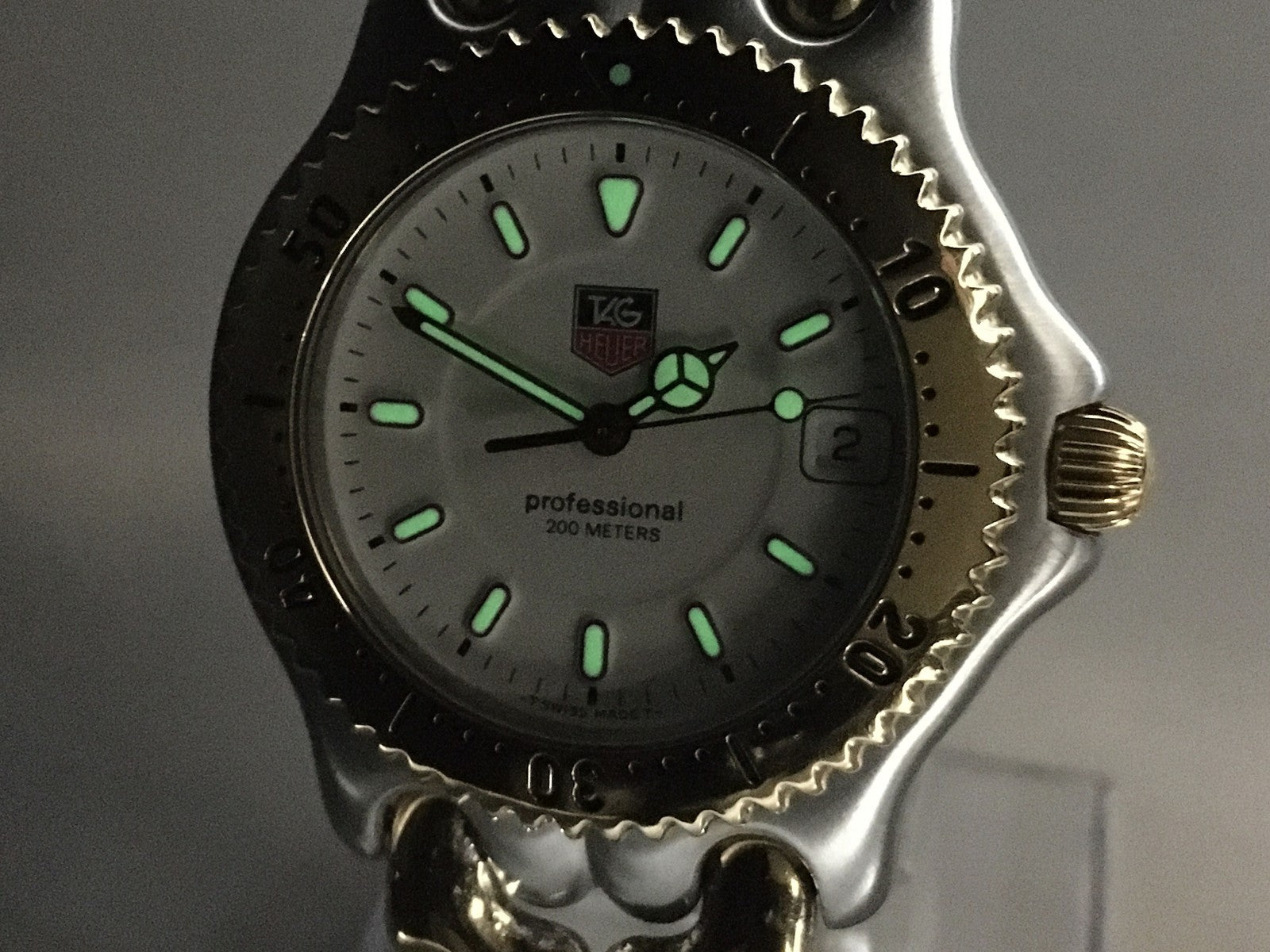 TAG HEUER Professional WG1122-0 Quartz White Dial Date Men's Watch 37mm JAPAN