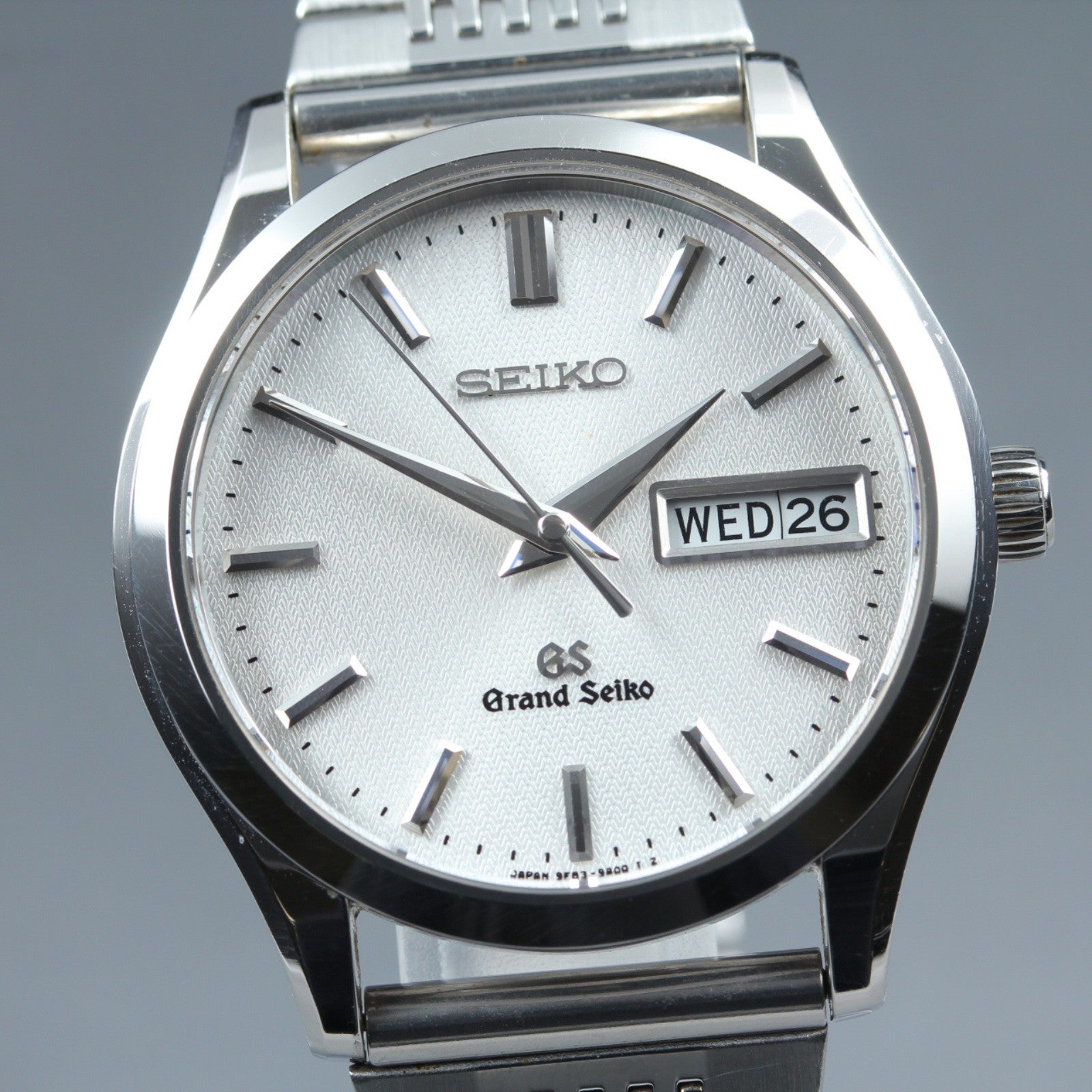New Batt SEIKO Grand Seiko 9F83-9A00 Silver Quartz Day/Date Men's Watch 36mm JP