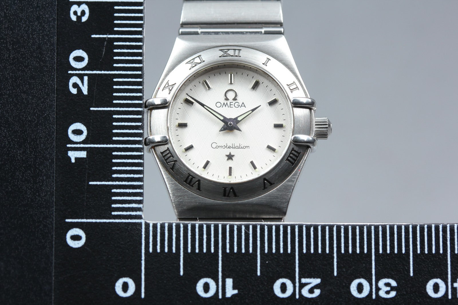 New Batt OMEGA Constellation 1562.30.00 Quartz Silver Women Watch 22mm JAPAN