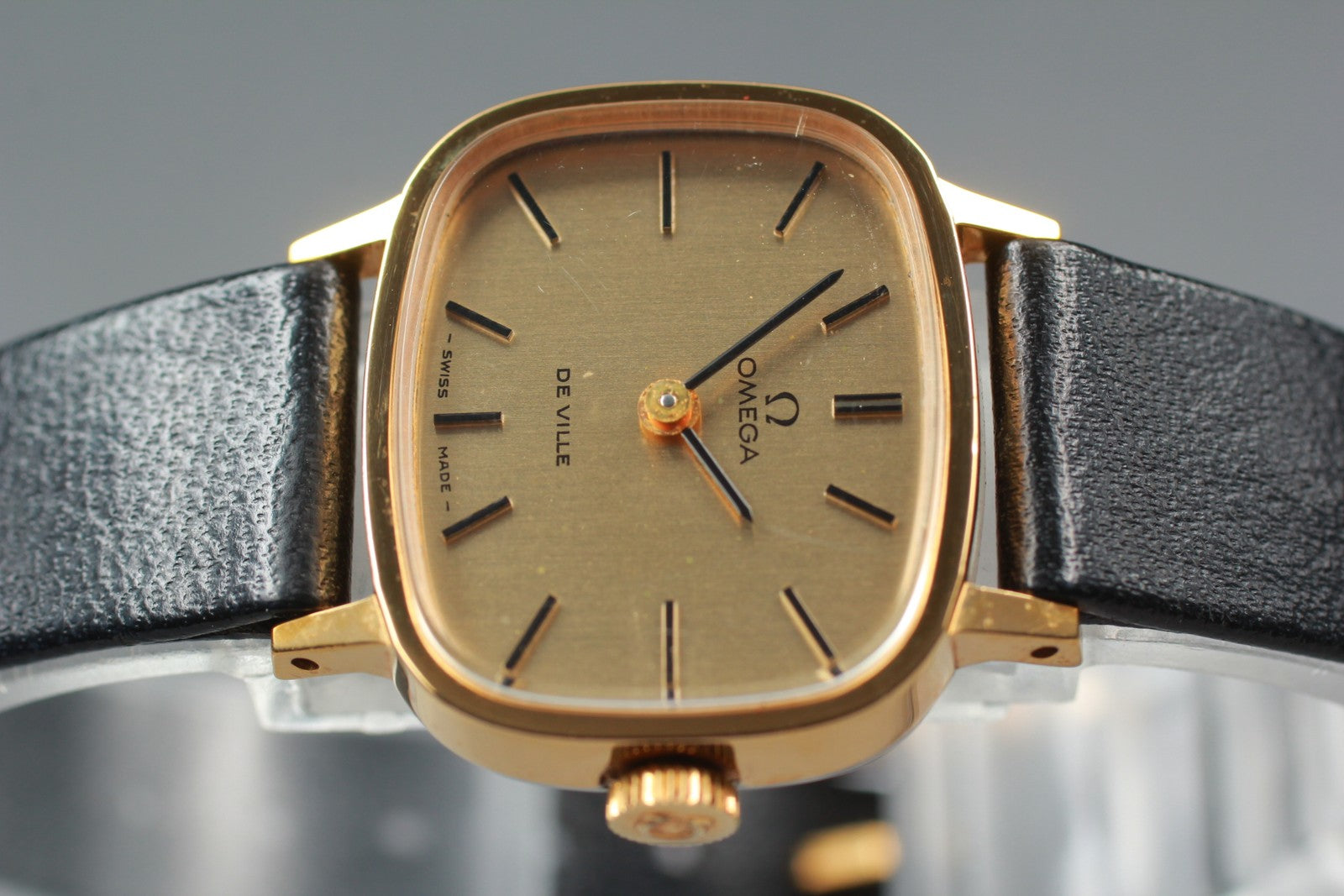 Vintage Exc+5 Box OMEGA De Ville Cal.625 511.0413 24mm Gold Manual Women's Watch