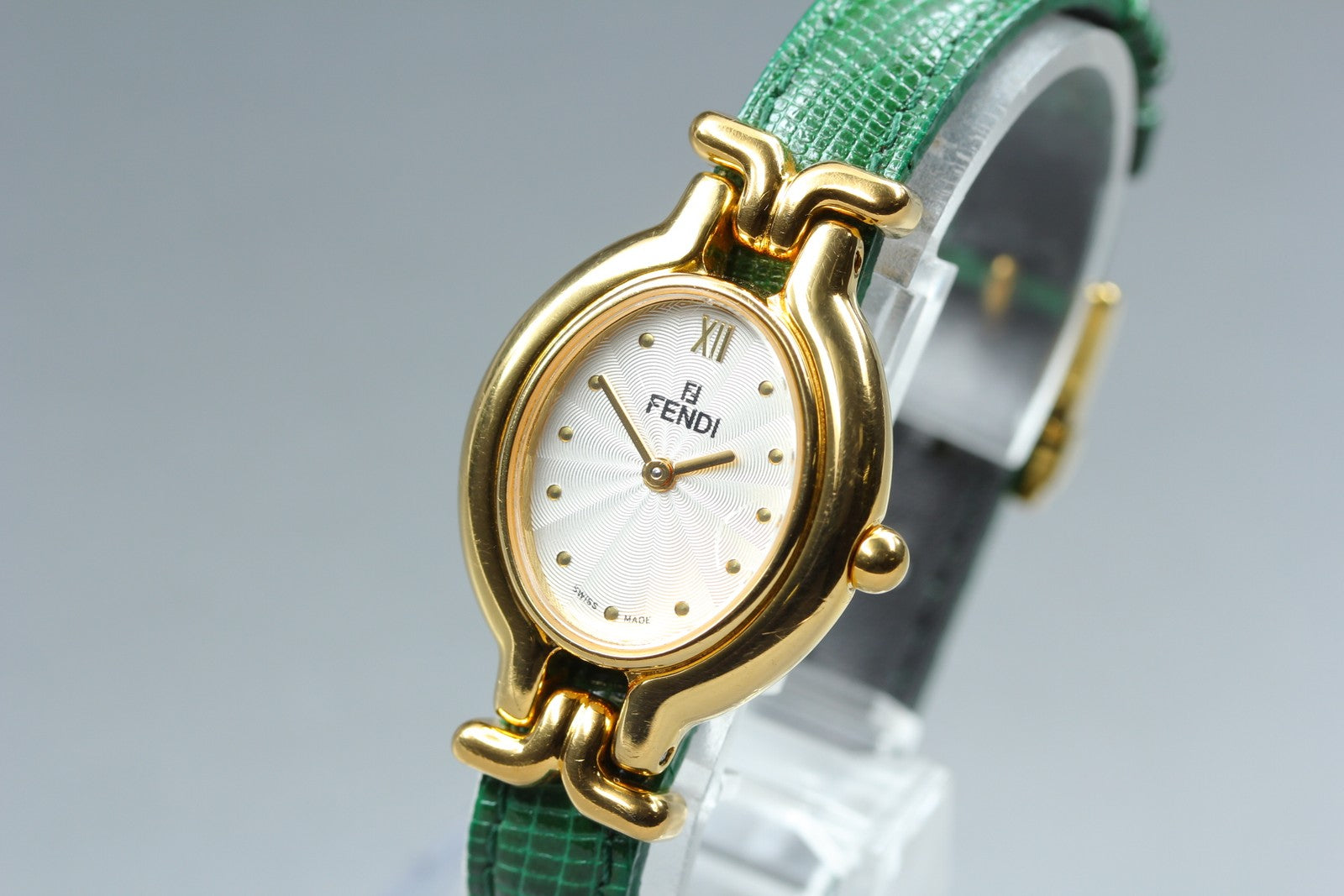 FENDI 640L Chameleon Change Green Belt Gold 24mm Women's Quartz Watch Vintage