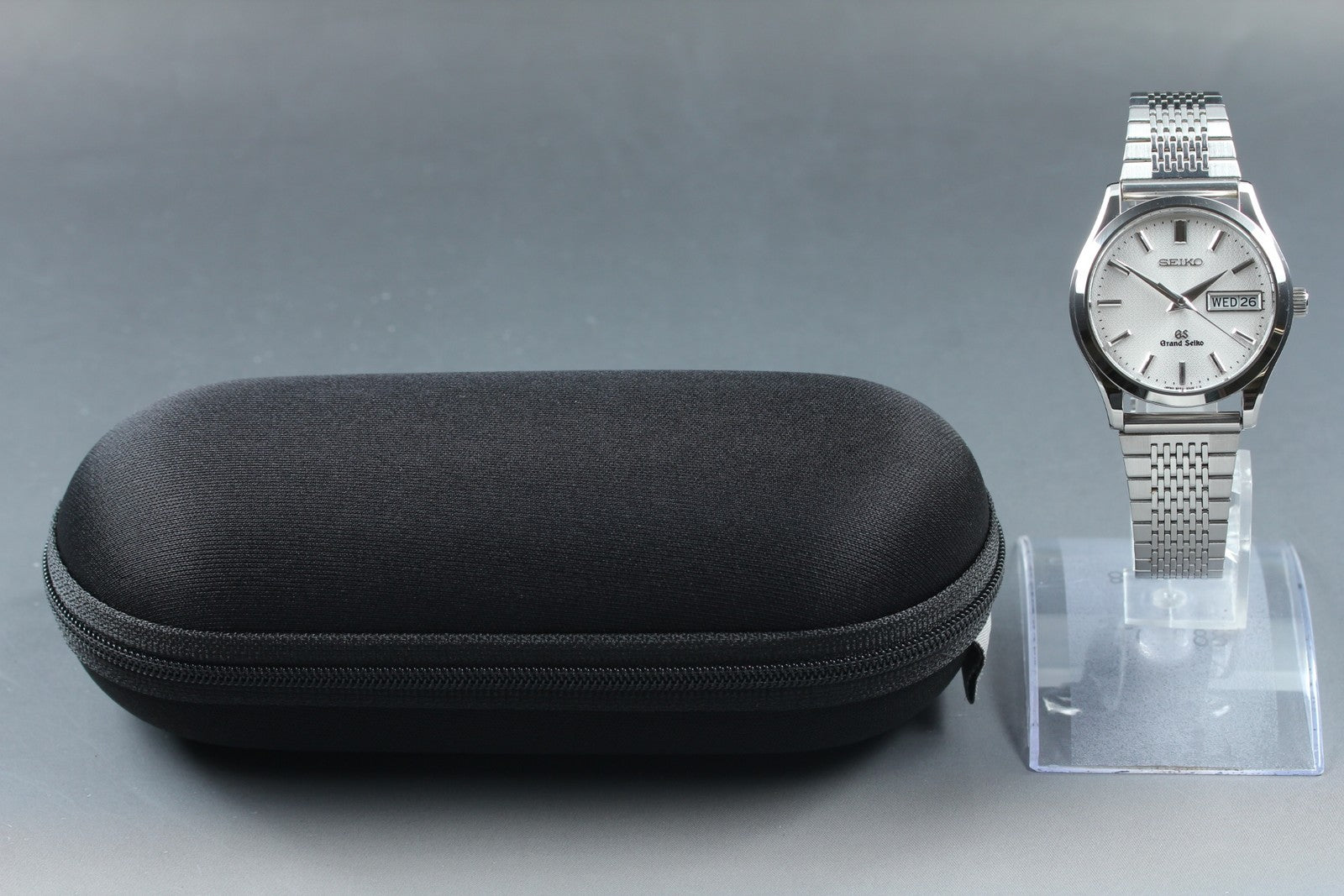 New Batt SEIKO Grand Seiko 9F83-9A00 Silver Quartz Day/Date Men's Watch 36mm JP