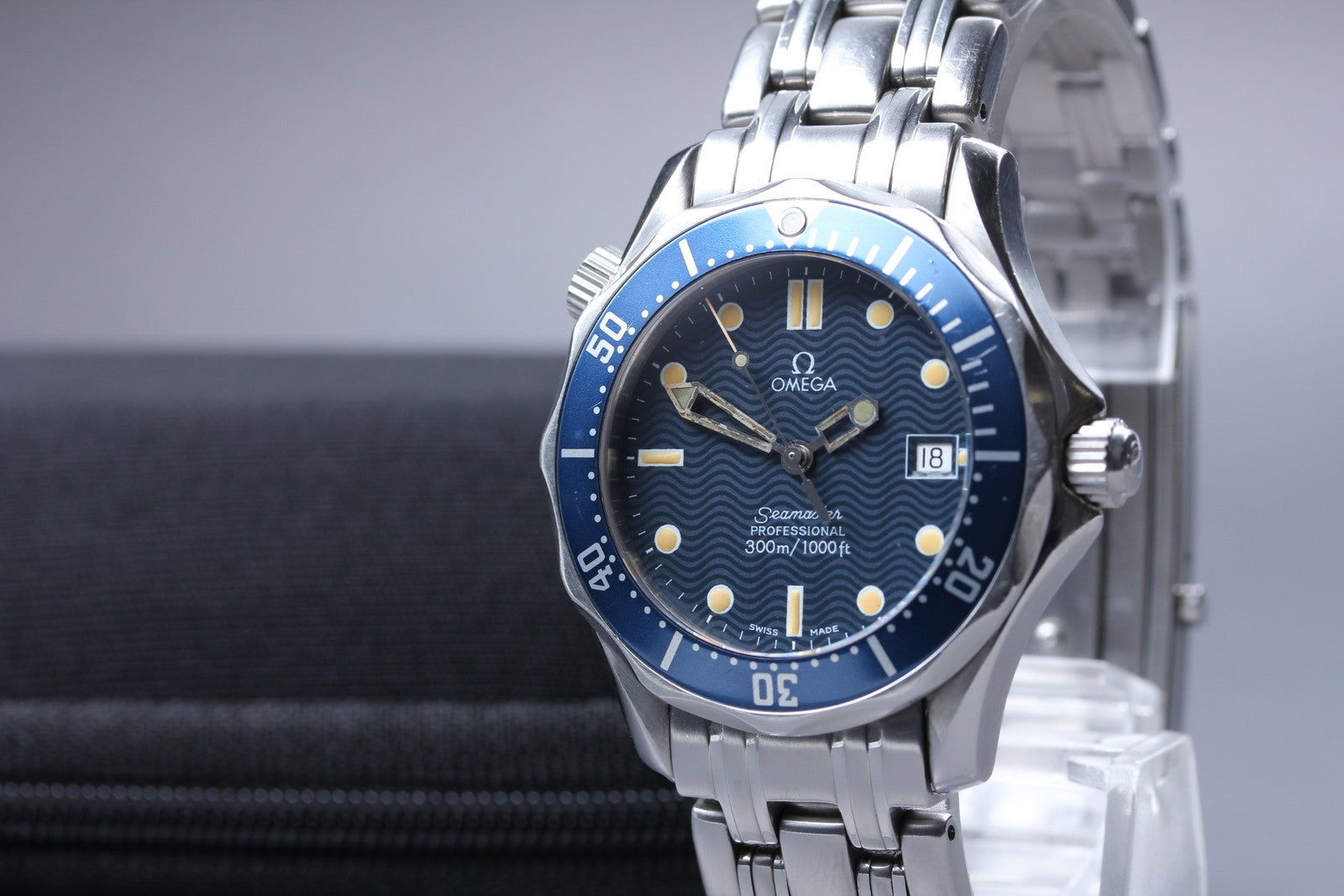 New Batt OMEGA Seamaster 300M 2561.80 Blue Quartz Date Men's Watch 36mm Japan