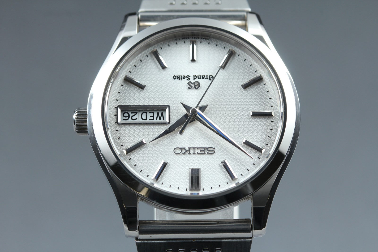 New Batt SEIKO Grand Seiko 9F83-9A00 Silver Quartz Day/Date Men's Watch 36mm JP