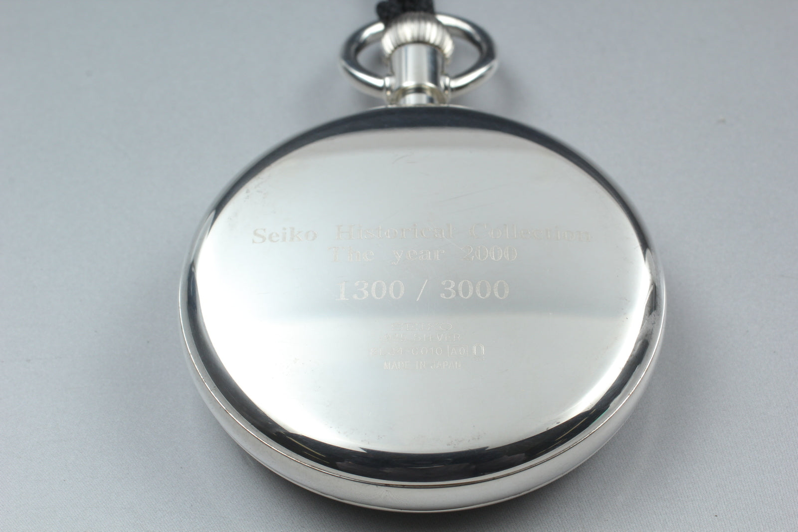 6908957
