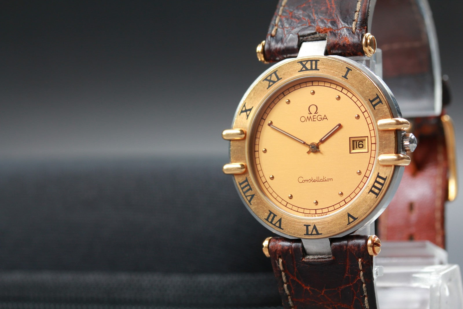 Vintage OMEGA Constellation Cal.1379 Gold Date Quartz Men's Watch 31mm JAPAN