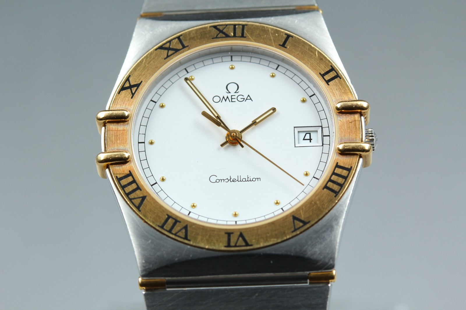 Vintage OMEGA Constellation Quartz White Dial Men's Watch 32mm From JAPAN