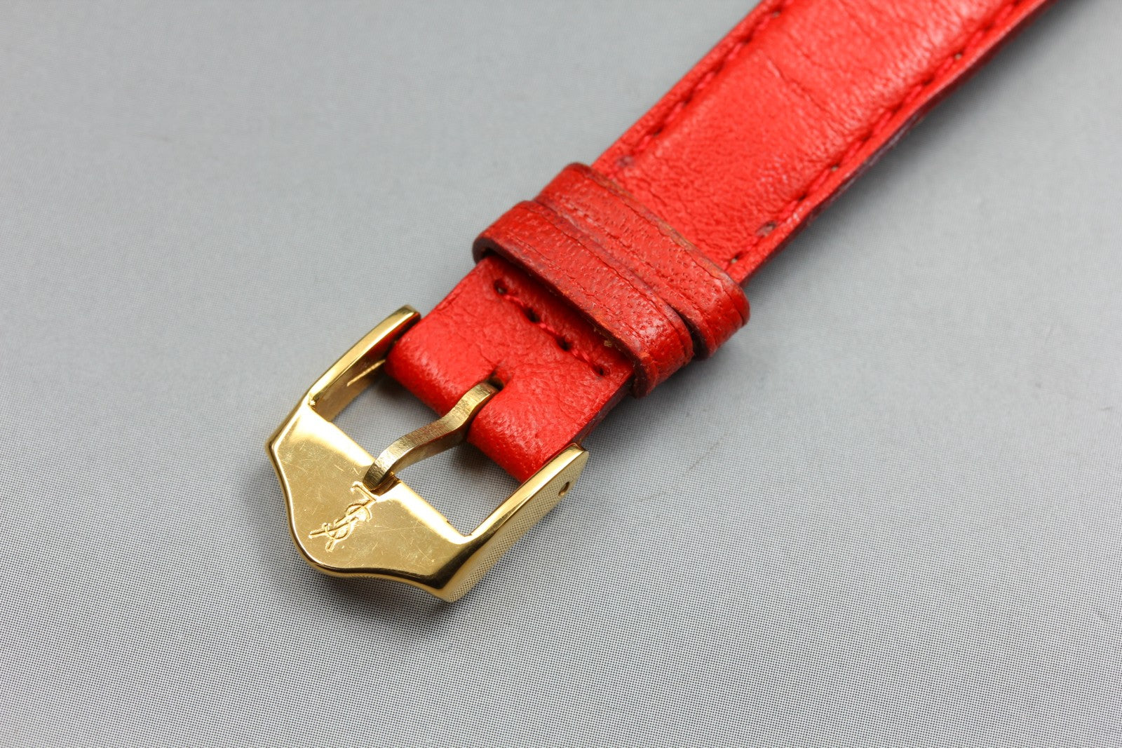 Vintage Yves Saint Laurent Heart Gold Red Leather 30mm Women's Watch Quartz