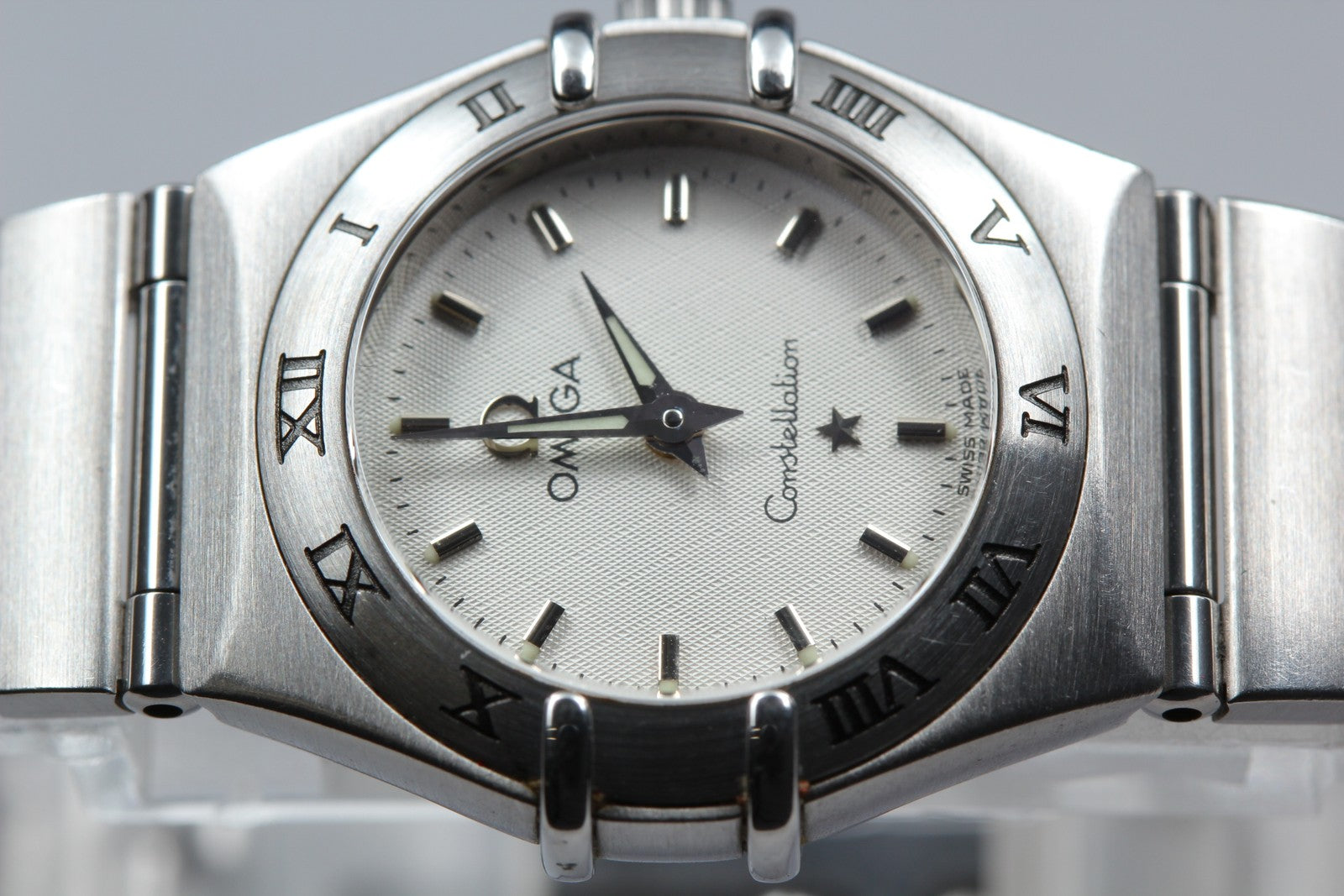New Batt OMEGA Constellation 1562.30.00 Quartz Silver Women Watch 22mm JAPAN