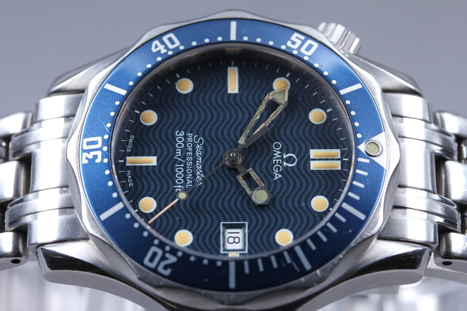 New Batt OMEGA Seamaster 300M 2561.80 Blue Quartz Date Men's Watch 36mm Japan