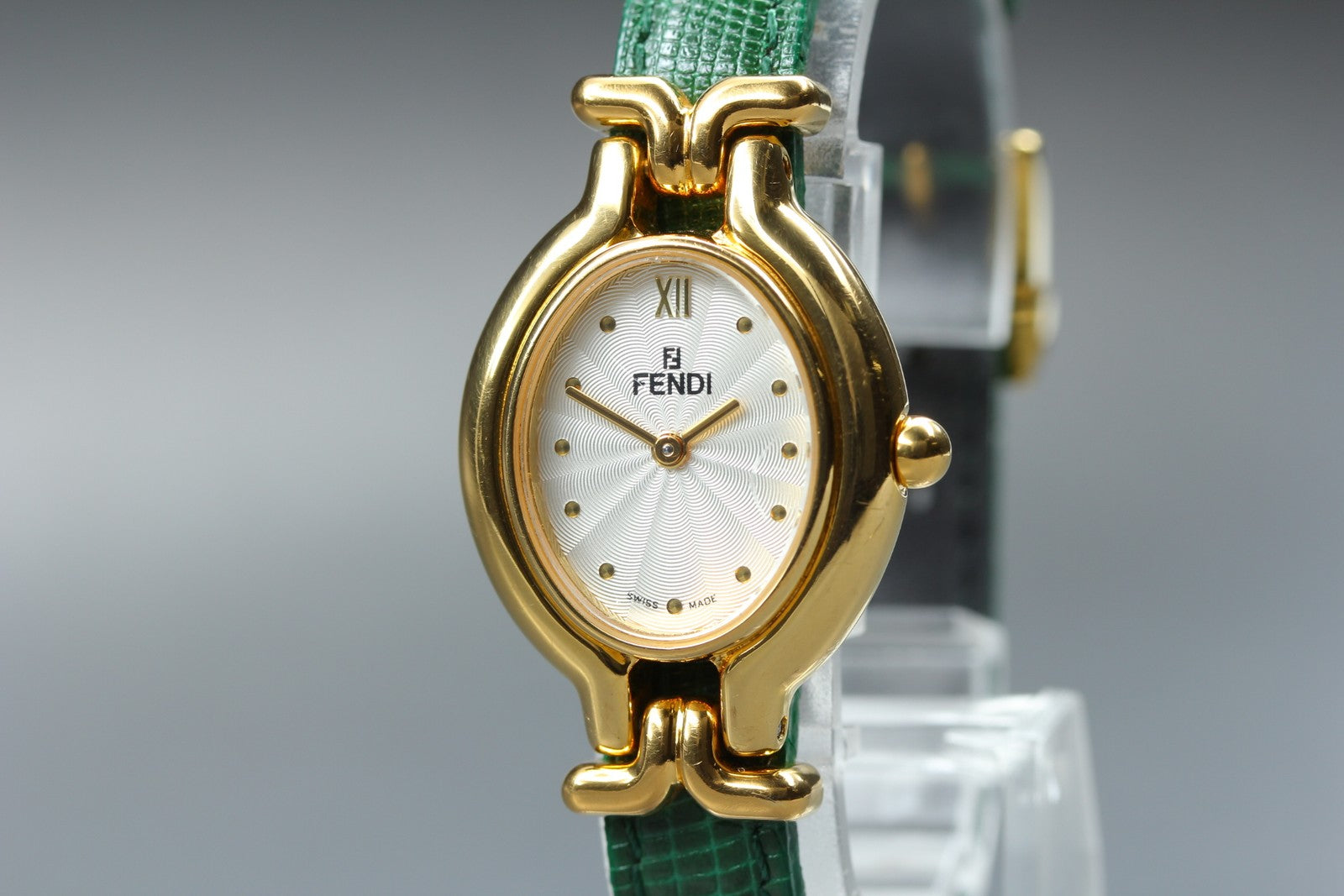 FENDI 640L Chameleon Change Green Belt Gold 24mm Women's Quartz Watch Vintage