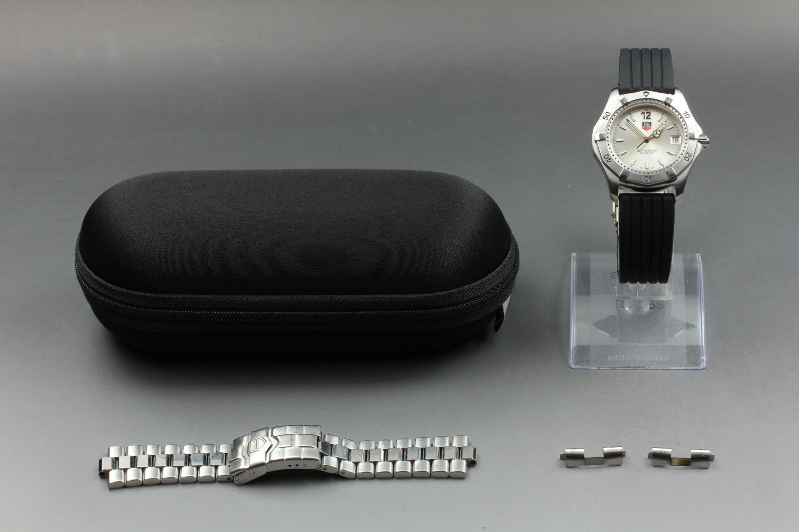 New Batt Vintage TAG HEUER Professional WK1112-1 Quartz Men's Watch 39mm JAPAN