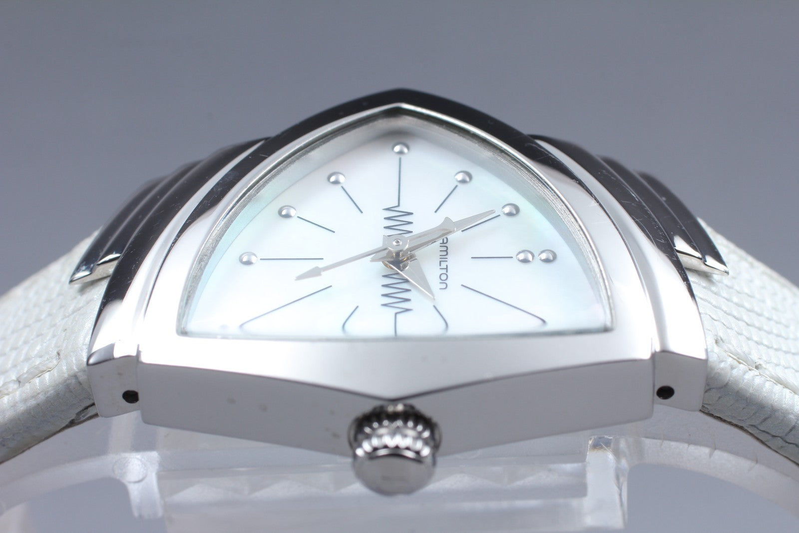 HAMILTON Ventura H242112 White Dial Quartz Women's Watch 25mm JAPAN Box