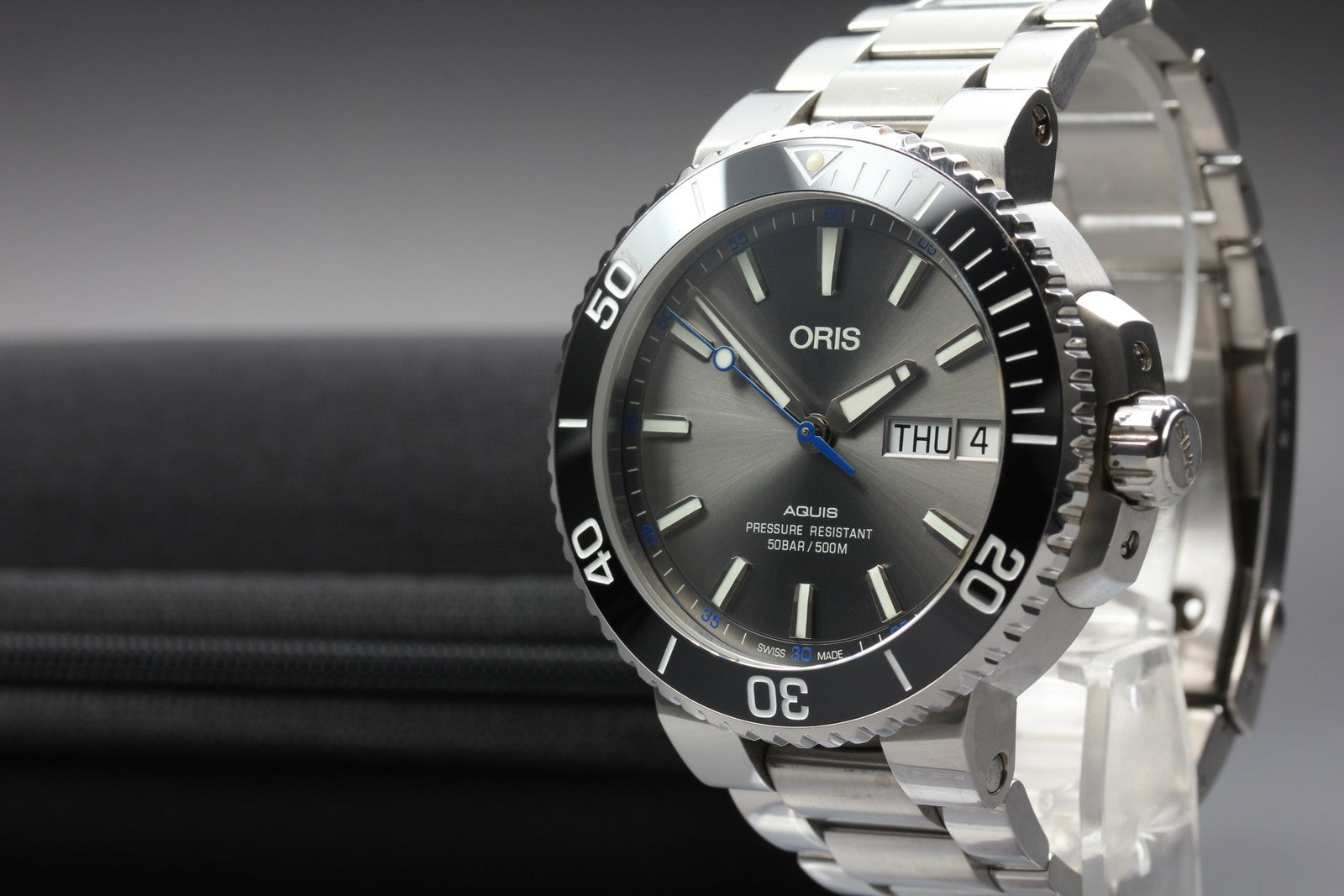 ORIS Aquis 7733 Black Dial Automatic Day/Date Men's Watch 45mm JAPAN