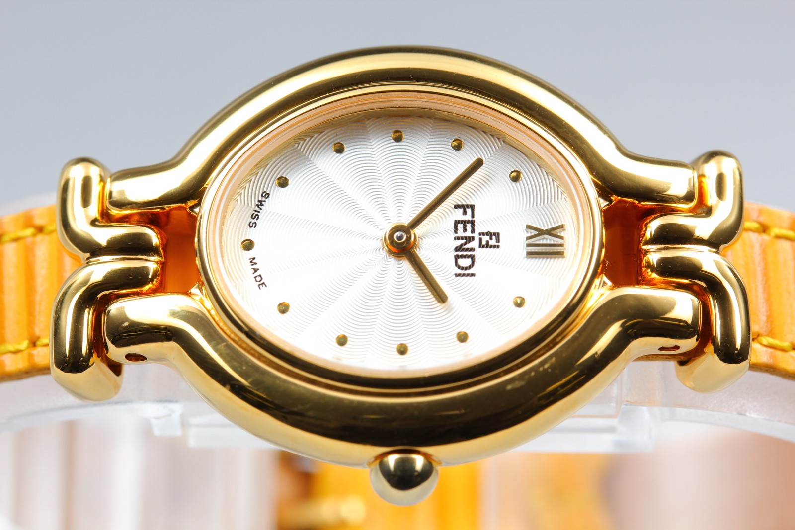 Vintage FENDI 640L Chameleon Change Yellow Belt Gold Women's Quartz Watch