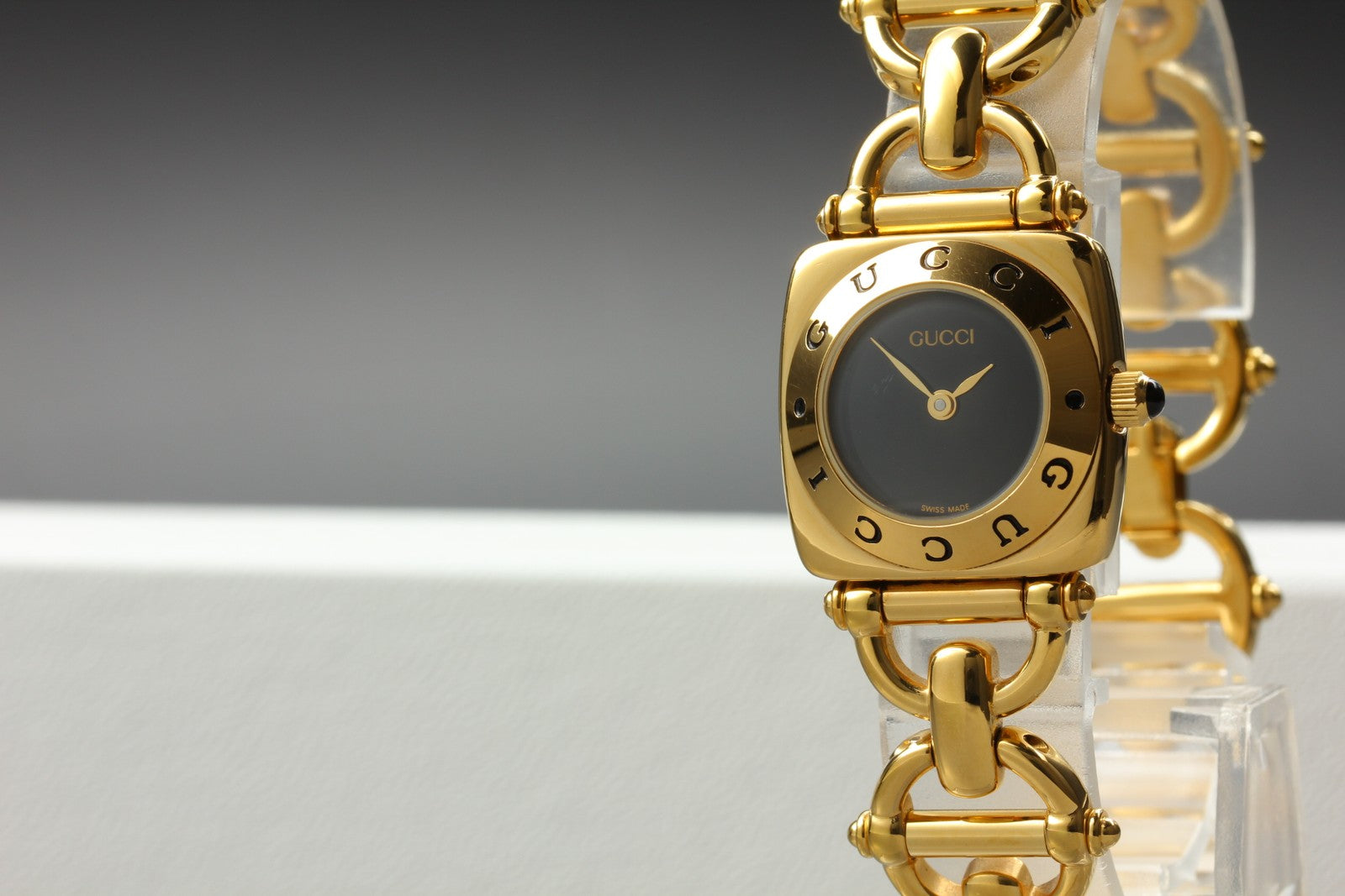 Vintage GUCCI Horsebit 6400L White Dial Gold 20mm Woman's Quartz Watch JAPAN
