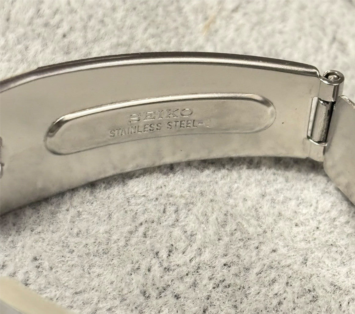 7860569