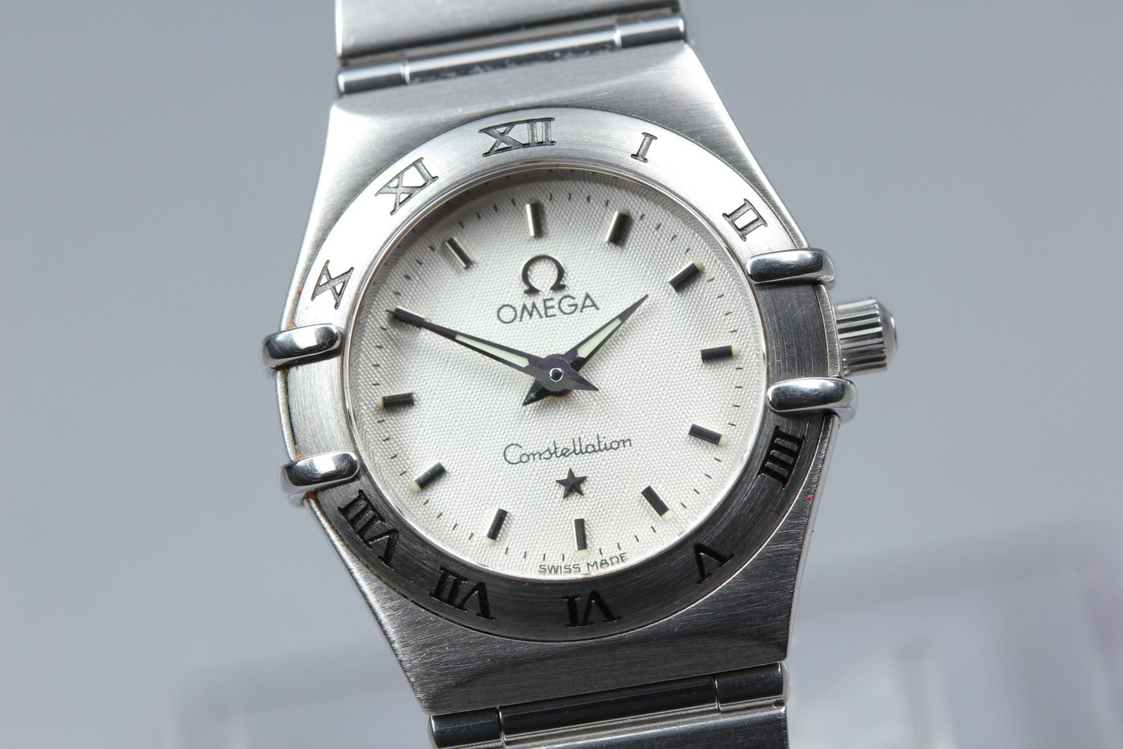 New Batt OMEGA Constellation 1562.30.00 Quartz Silver Women Watch 22mm JAPAN