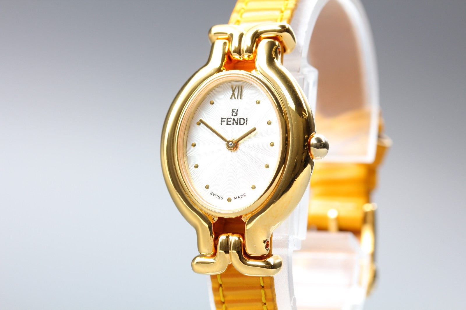 Vintage FENDI 640L Chameleon Change Yellow Belt Gold Women's Quartz Watch