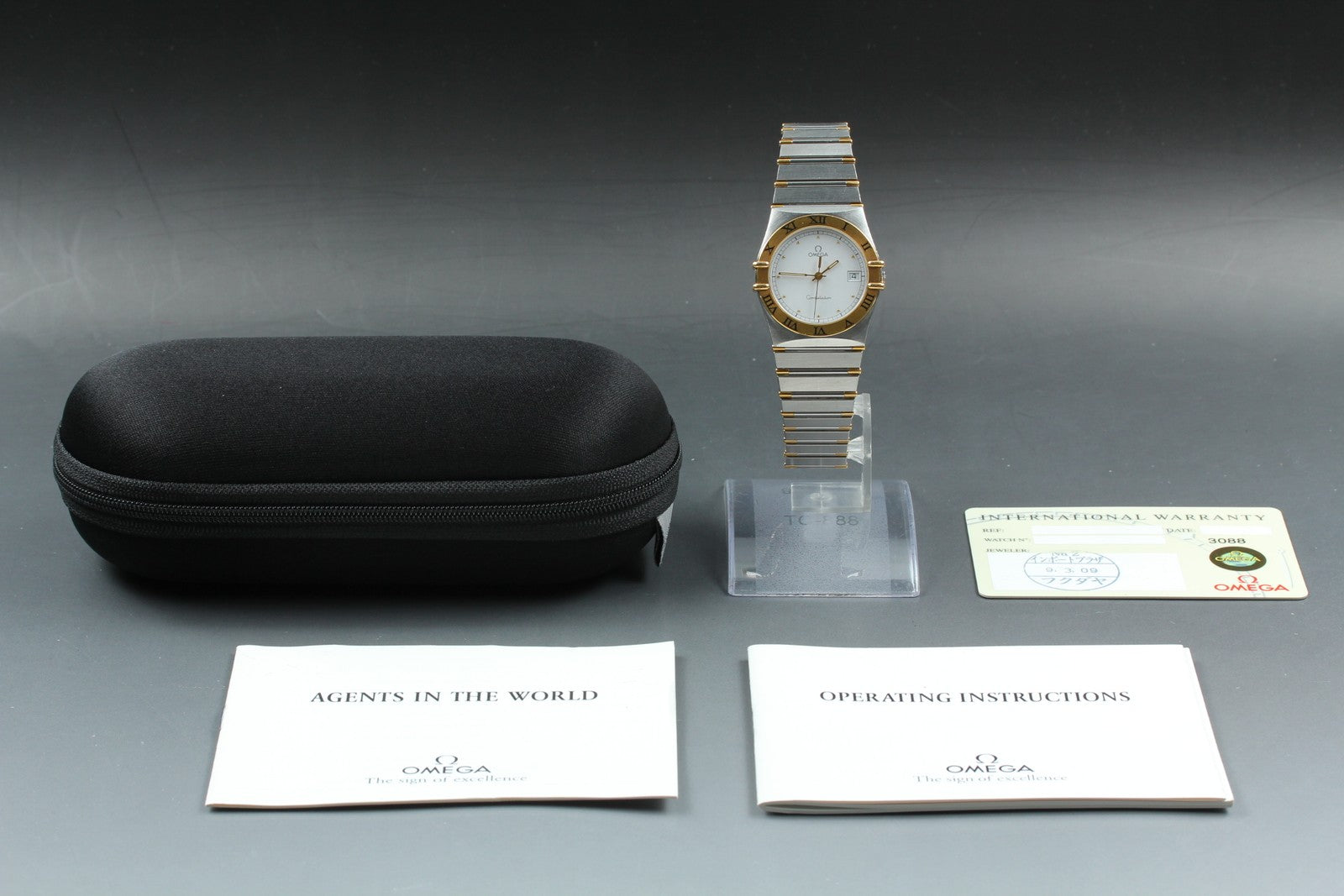 Vintage OMEGA Constellation Quartz White Dial Men's Watch 32mm From JAPAN