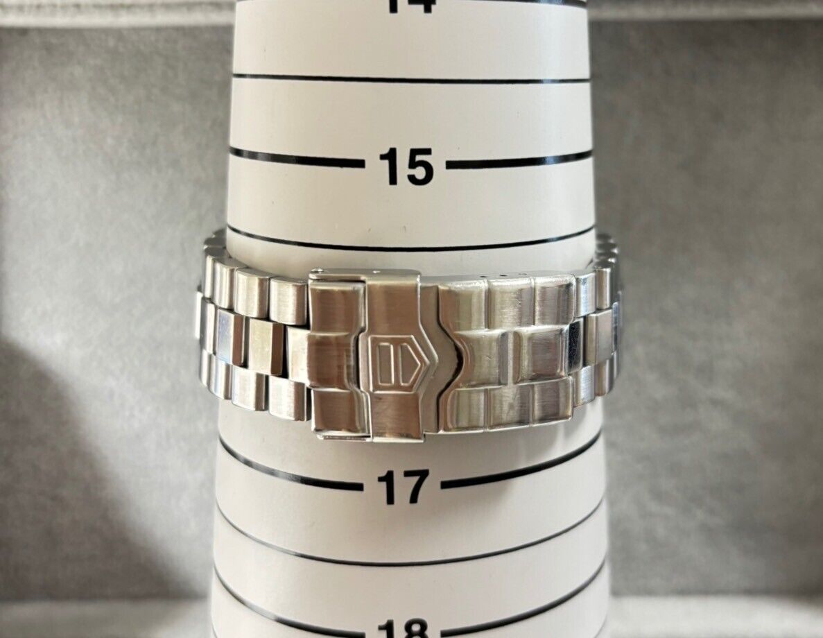 5834136