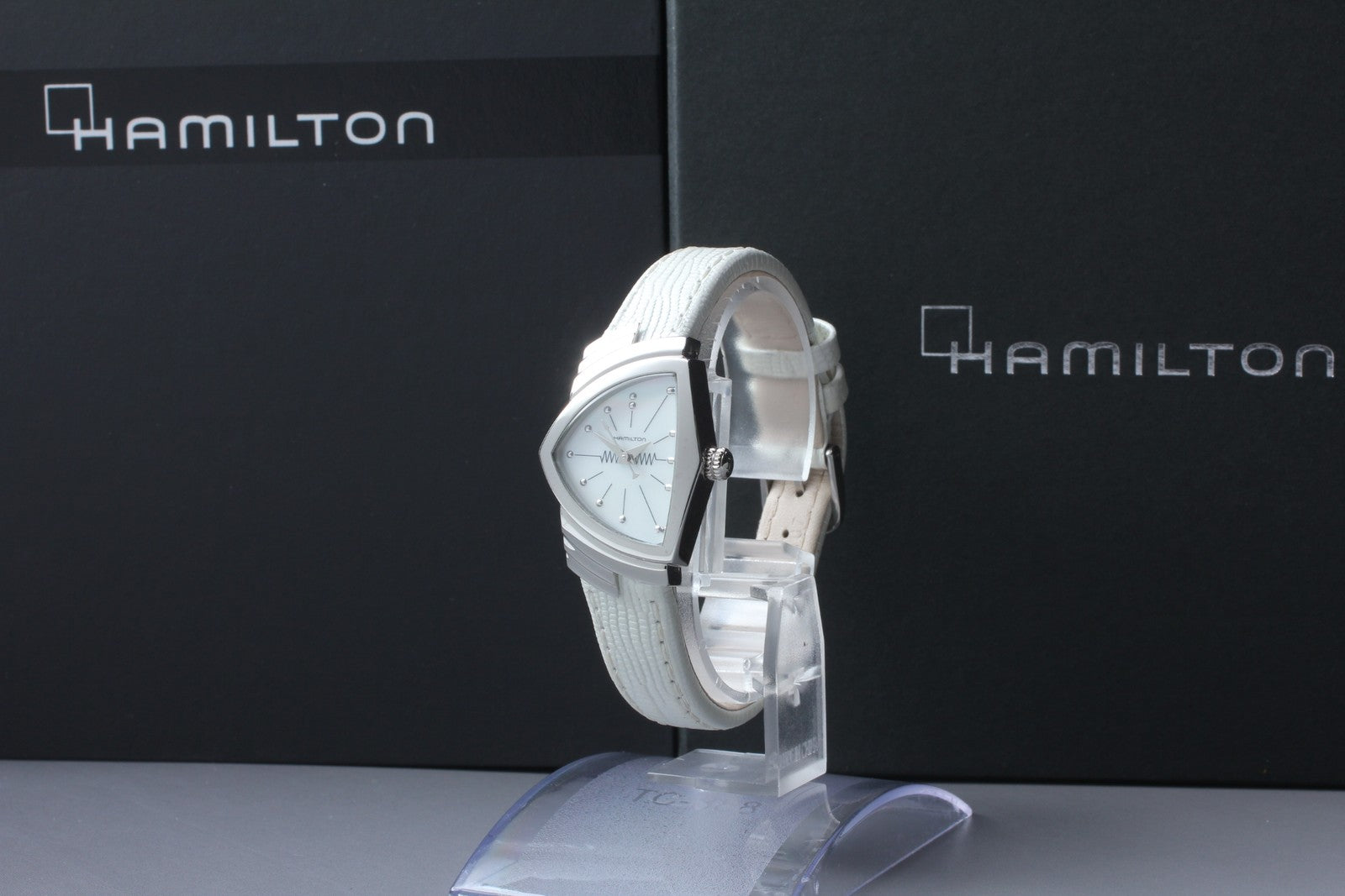 HAMILTON Ventura H242112 White Dial Quartz Women's Watch 25mm JAPAN Box