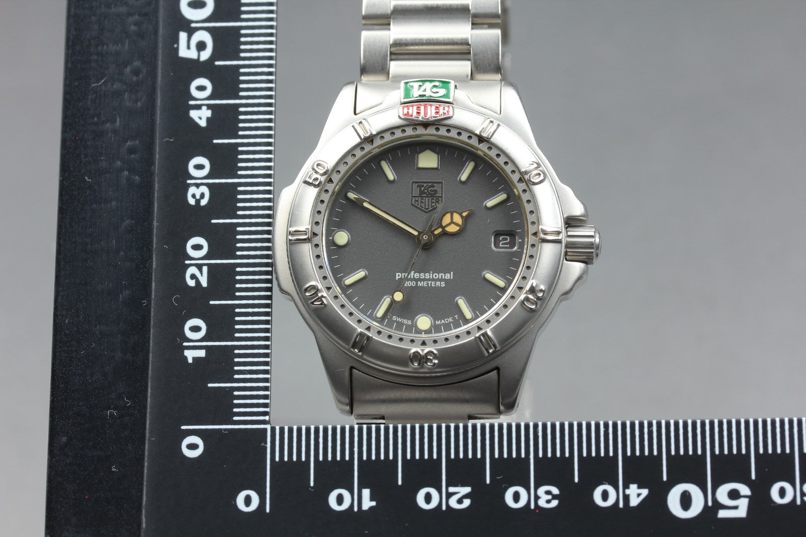 TAG Heuer Professional 999.213K Quartz Gray Dial Men's Watch 34mm JAPAN