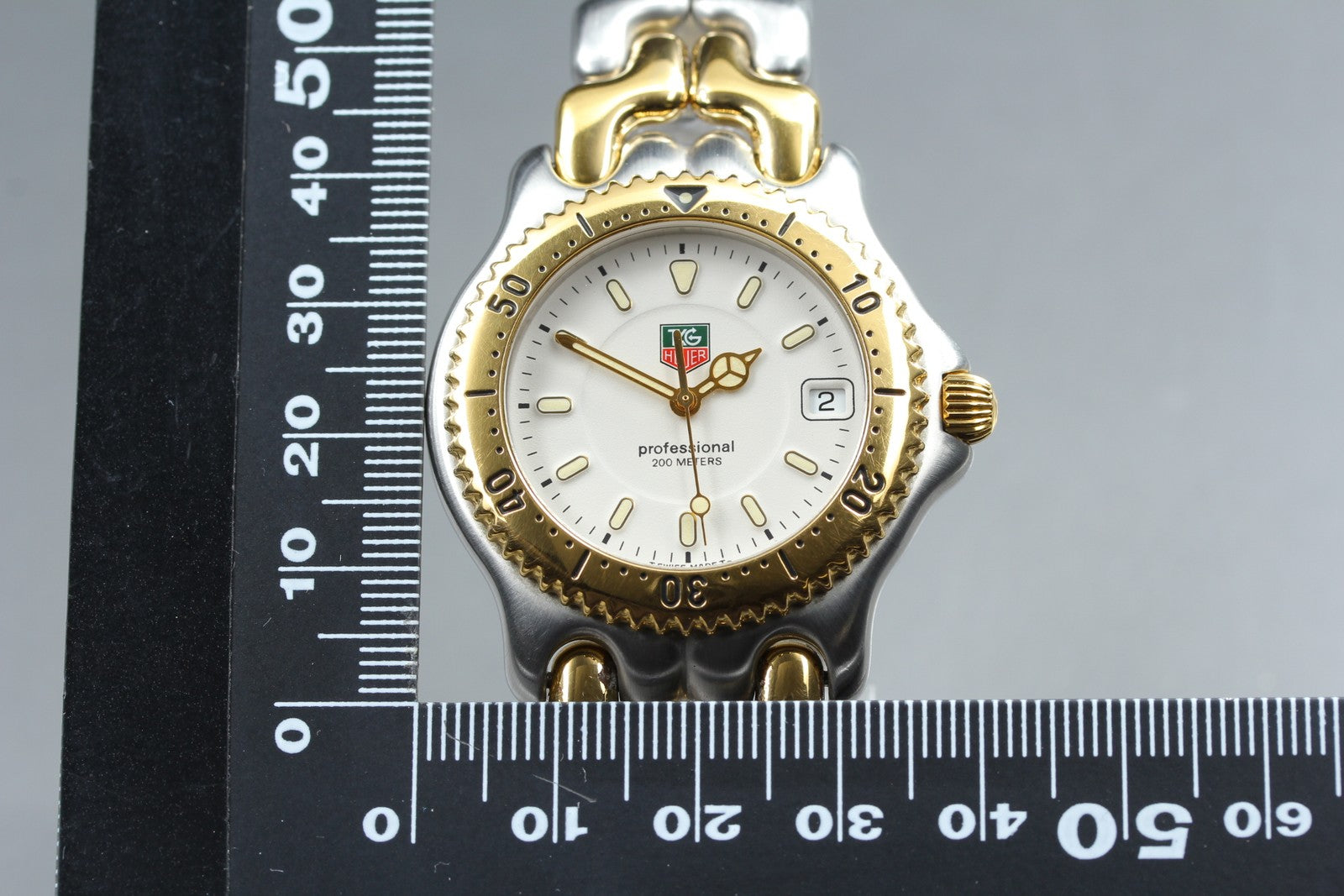 TAG HEUER Professional WG1122-0 Quartz White Dial Date Men's Watch 37mm JAPAN