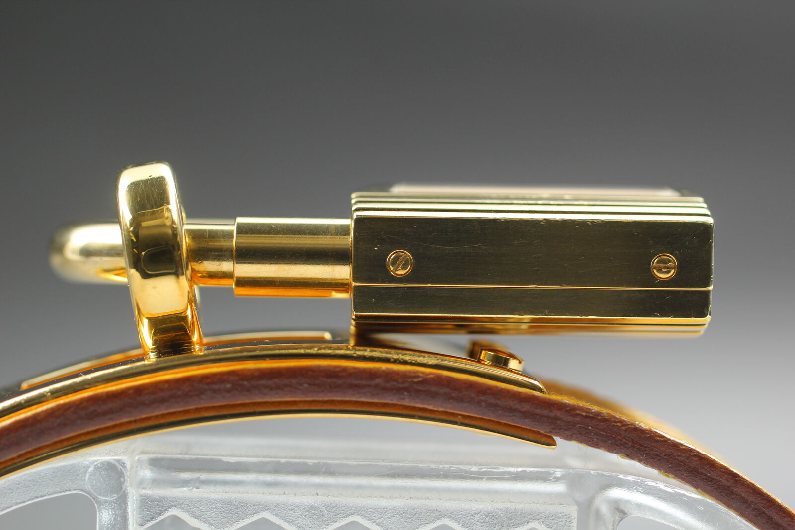 5698824