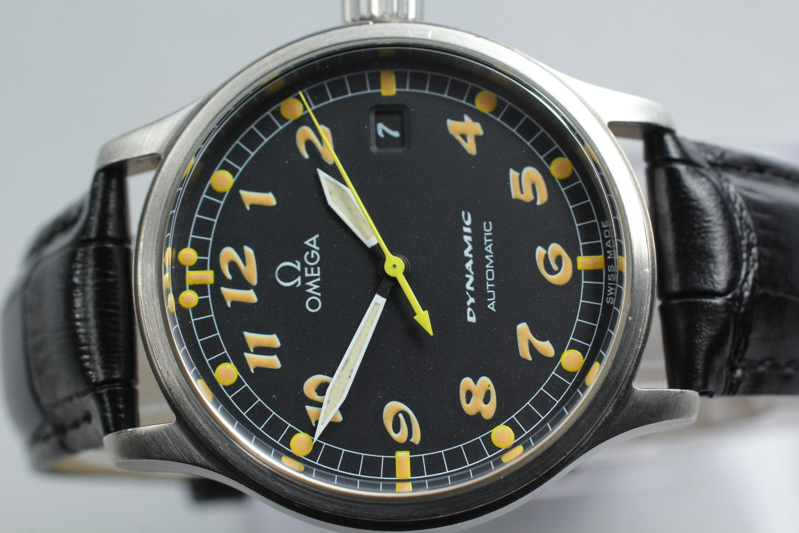 Vintage OMEGA Dynamic 5200.5 Automatic Black Date Men's Watch 36mm JAPAN