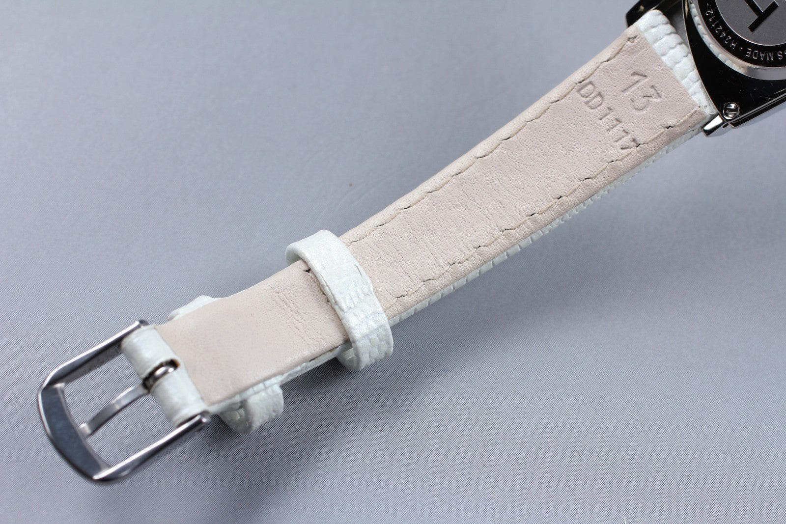HAMILTON Ventura H242112 White Dial Quartz Women's Watch 25mm JAPAN Box
