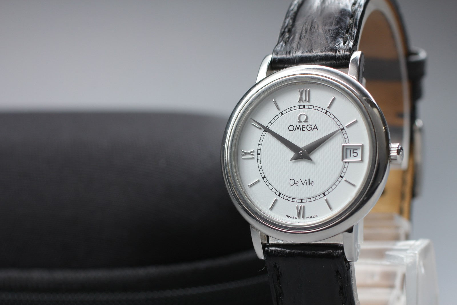 Vintage OMEGA De Ville 7824.21.01 Quartz White Dial Women's Watch 27mm JAPAN