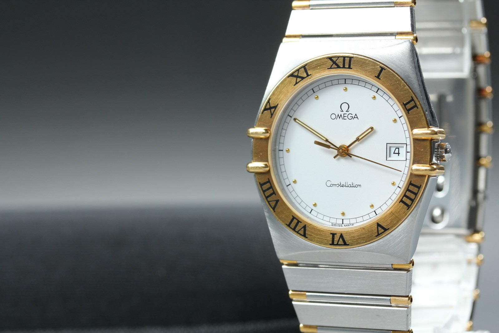 Vintage OMEGA Constellation Quartz White Dial Men's Watch 32mm From JAPAN