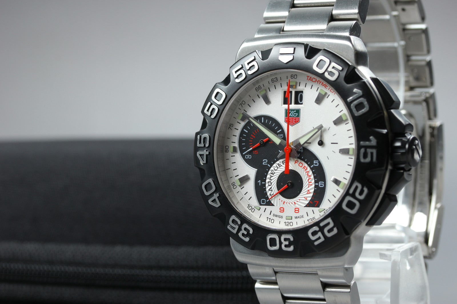 TAG Heuer Formula 1 CAH1011 Quartz White Dial Date Men's Watch 44mm JAPAN