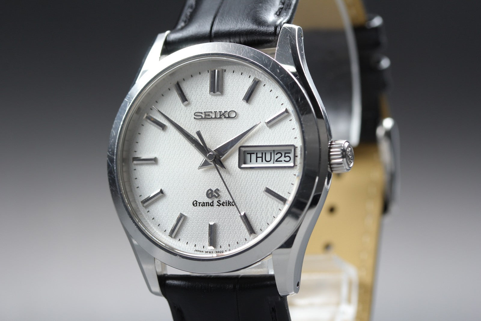 GRAND SEIKO 9F83-9A00 GS 36mm Silver White Day/Date Quartz Men's Watch JAPAN