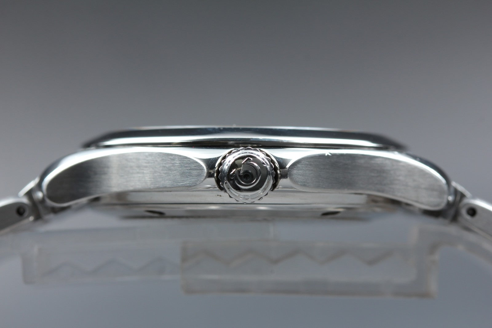 Near MINT- Box Omega Seamaster 120M 2511.31 Cal.1538 Silver Qz 36mm Men's Watch