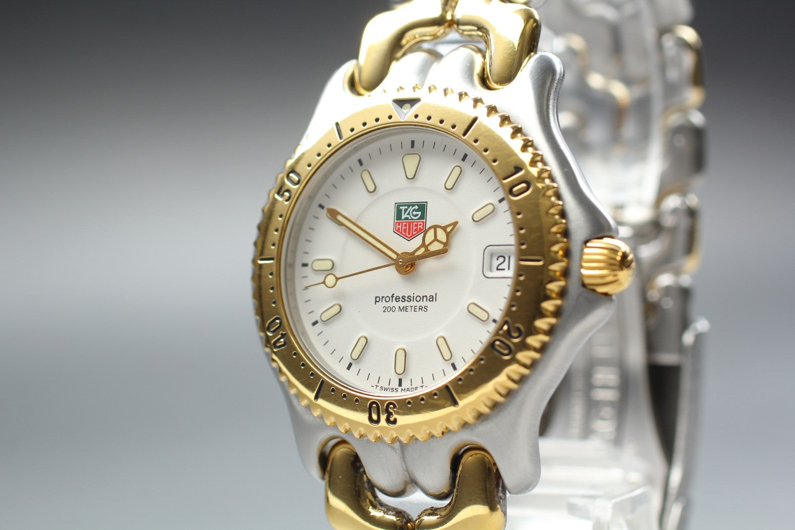 TAG HEUER Professional WG1122-0 Quartz White Dial Date Men's Watch 37mm JAPAN