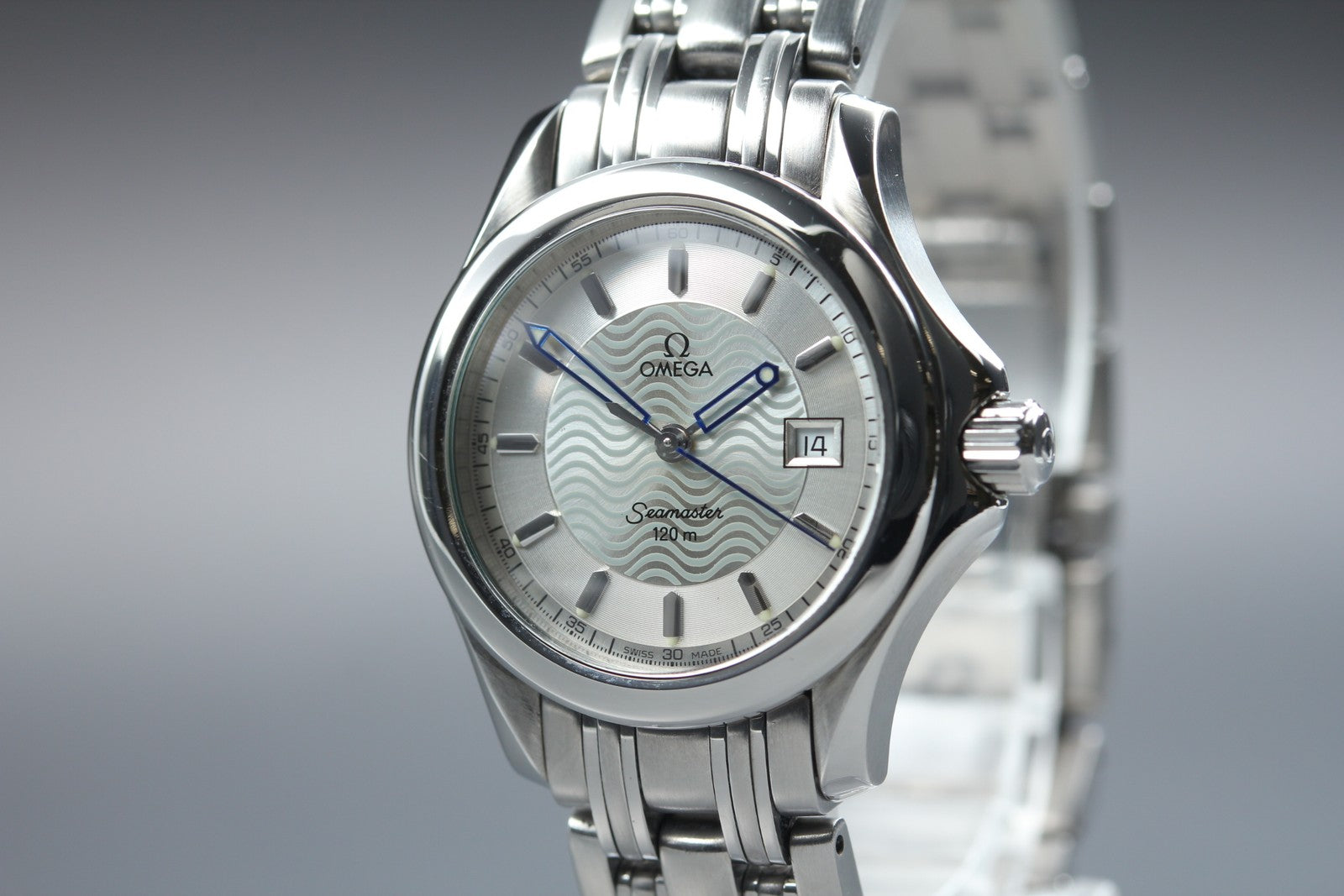 Vintage OMEGA Seamaster 2571.32 Cal.1424 Quartz Silver Women's Watch 28mm JAPAN