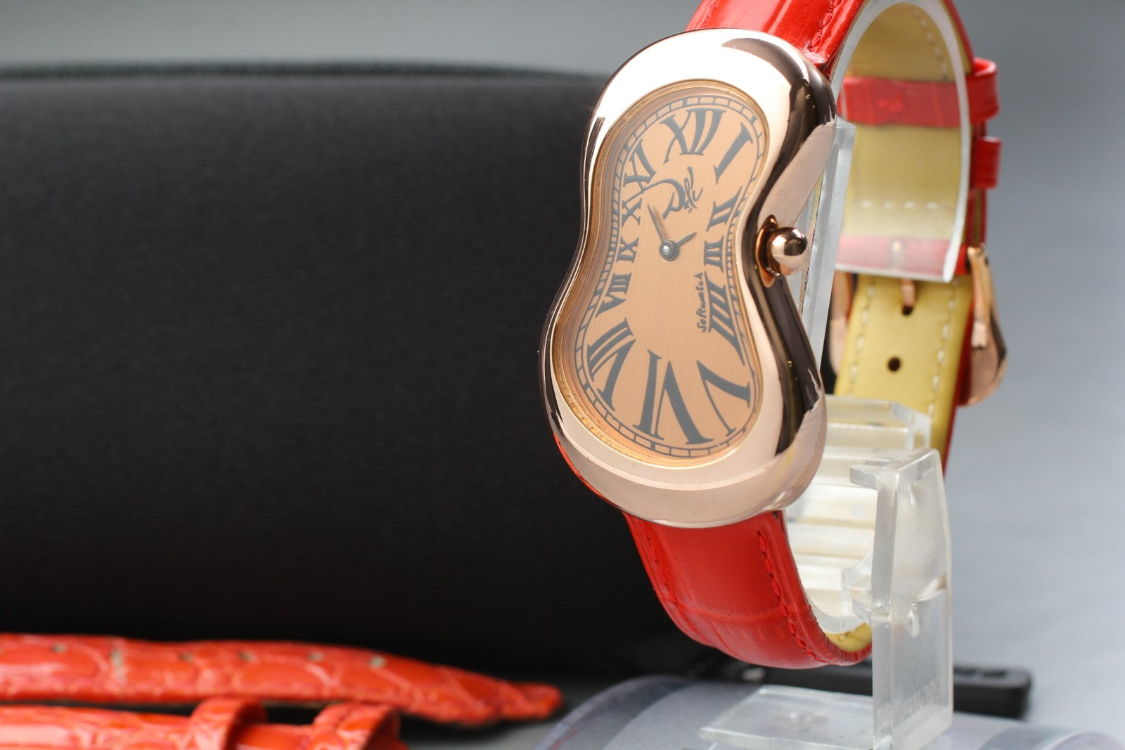 Salvador Dali softwatch 022146 Gold Red 26mm Exaequo Unisex Quartz Watch