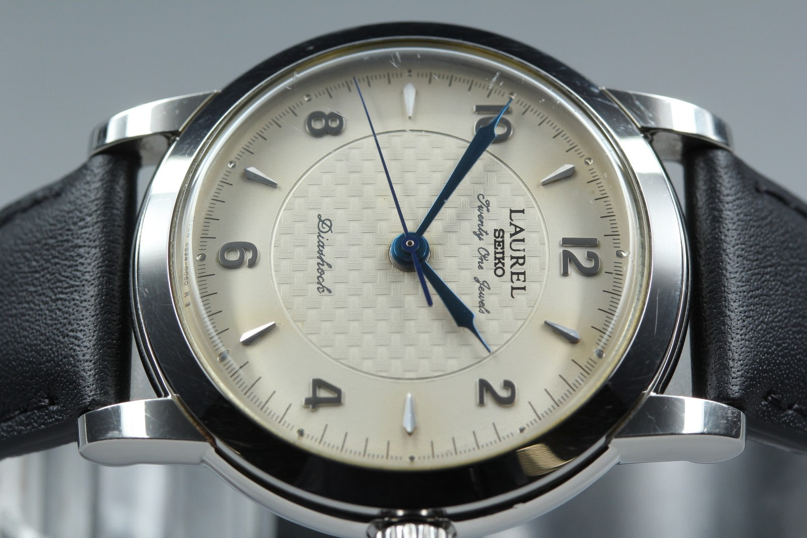 SEIKO Laurel 4S24-0060 LJAL602 Hand Winding Silver 34mm Mens Watch Vintage JAPAN
