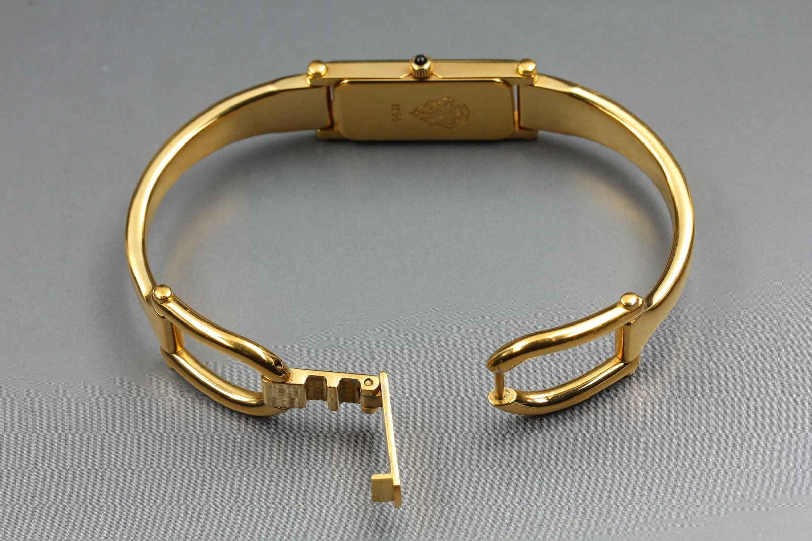 Vintage Gucci 1500 White Shell Gold 12mm Bangle Women's Quartz Watch [w/Box]
