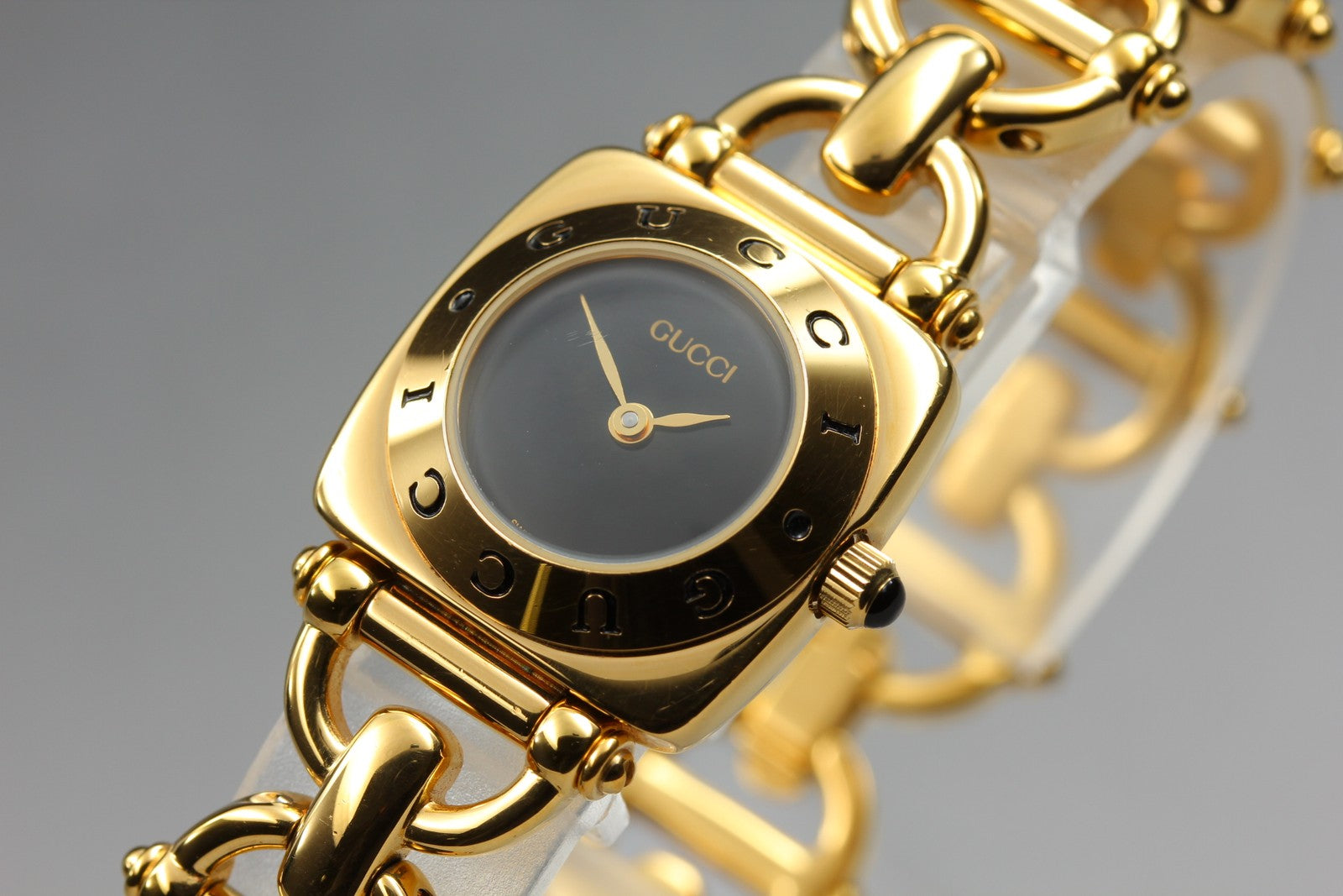 Vintage GUCCI Horsebit 6400L White Dial Gold 20mm Woman's Quartz Watch JAPAN